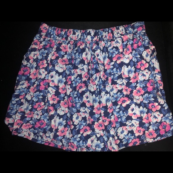 Hollister Dress Shorts - Picture 3 of 3